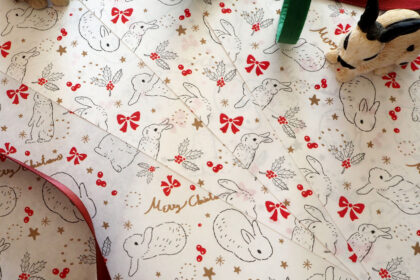 デザインペーパー 冬のうさぎとヒイラギのクリスマス柄