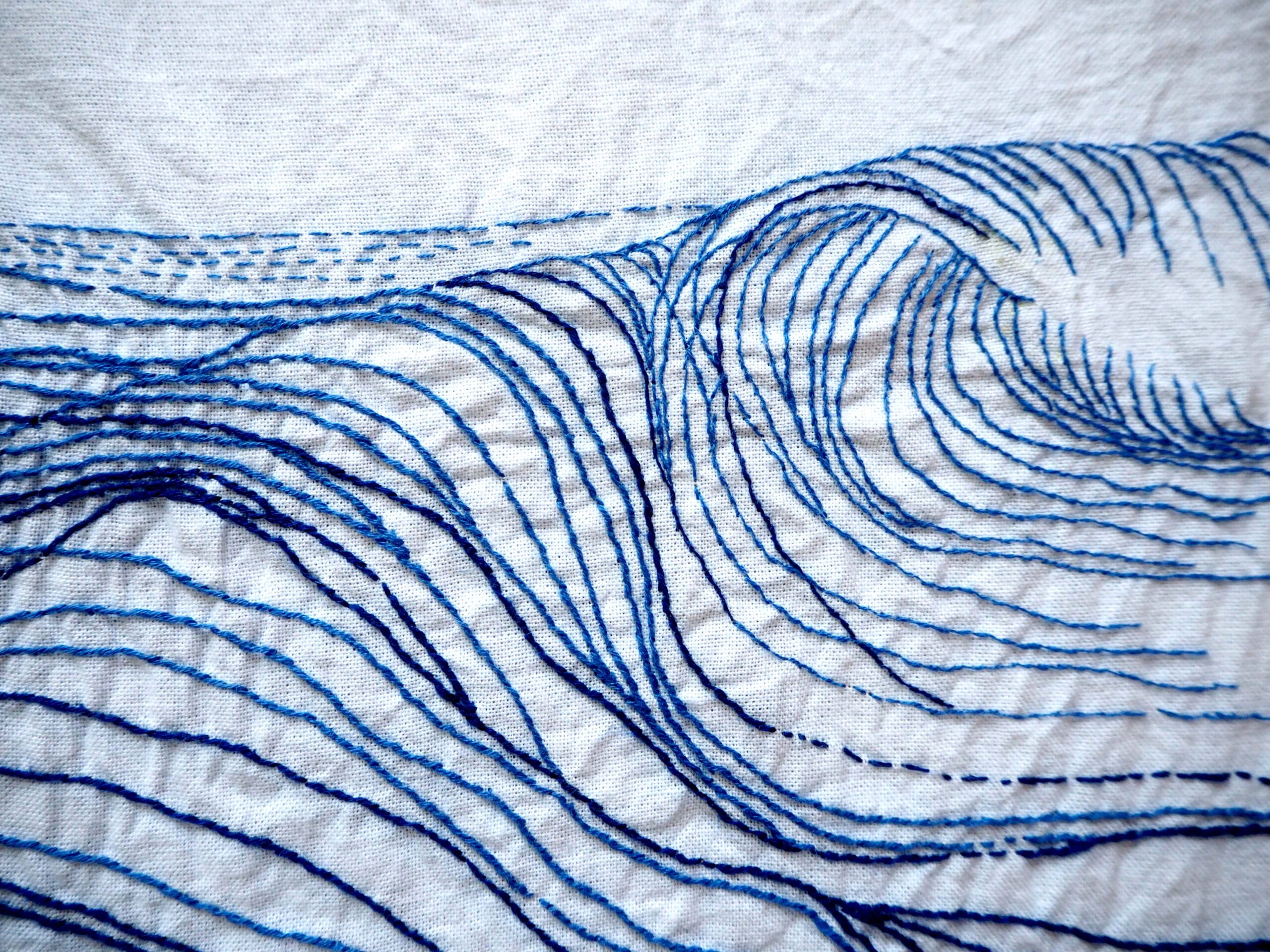 波のうねりの刺繍